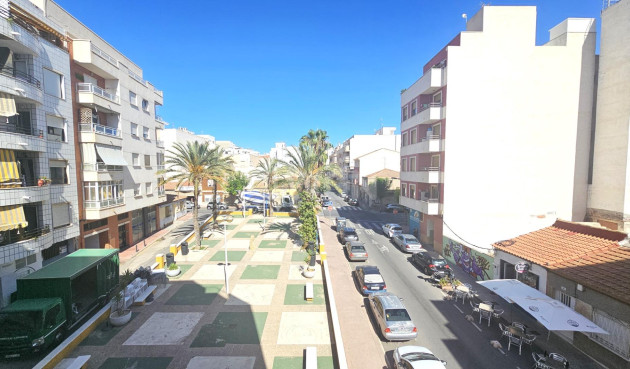 Odsprzedaż - Mieszkanie w bloku - Torrevieja - Centro