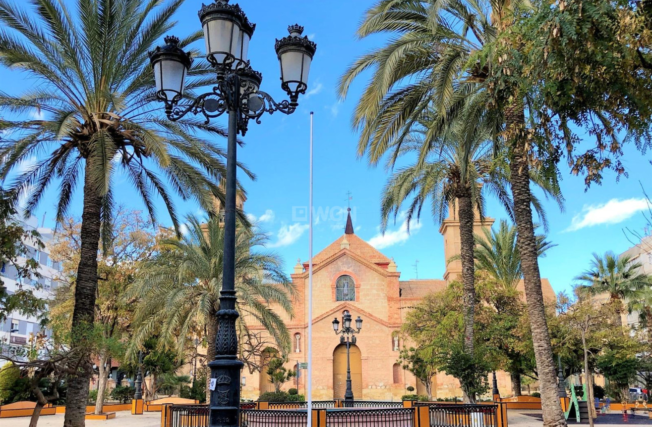 Odsprzedaż - Mieszkanie w bloku - Torrevieja - Centro