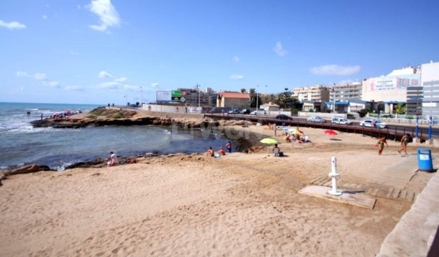 Odsprzedaż - Mieszkanie w bloku - Torrevieja - Playa del Cura