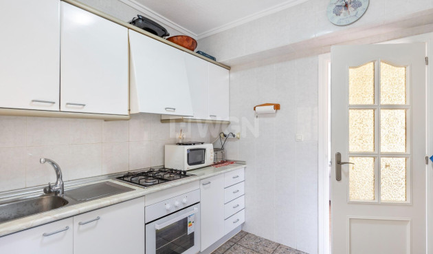 Resale - Apartment / flat - Torrevieja - Estacion De Autobuses