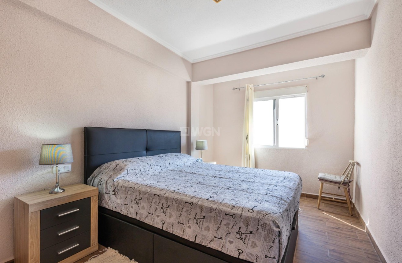 Resale - Apartment / flat - Torrevieja - Estacion De Autobuses