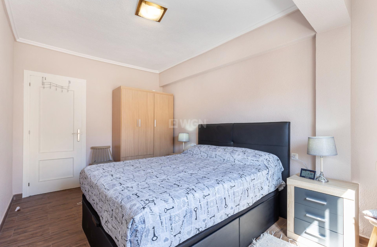 Resale - Apartment / flat - Torrevieja - Estacion De Autobuses