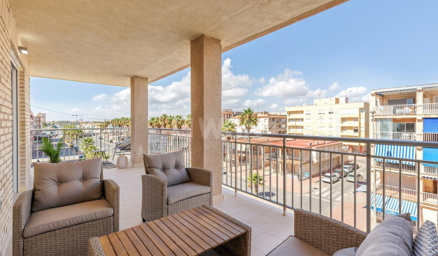 Resale - Apartment / flat - Torrevieja - Playa De Los Naufragos