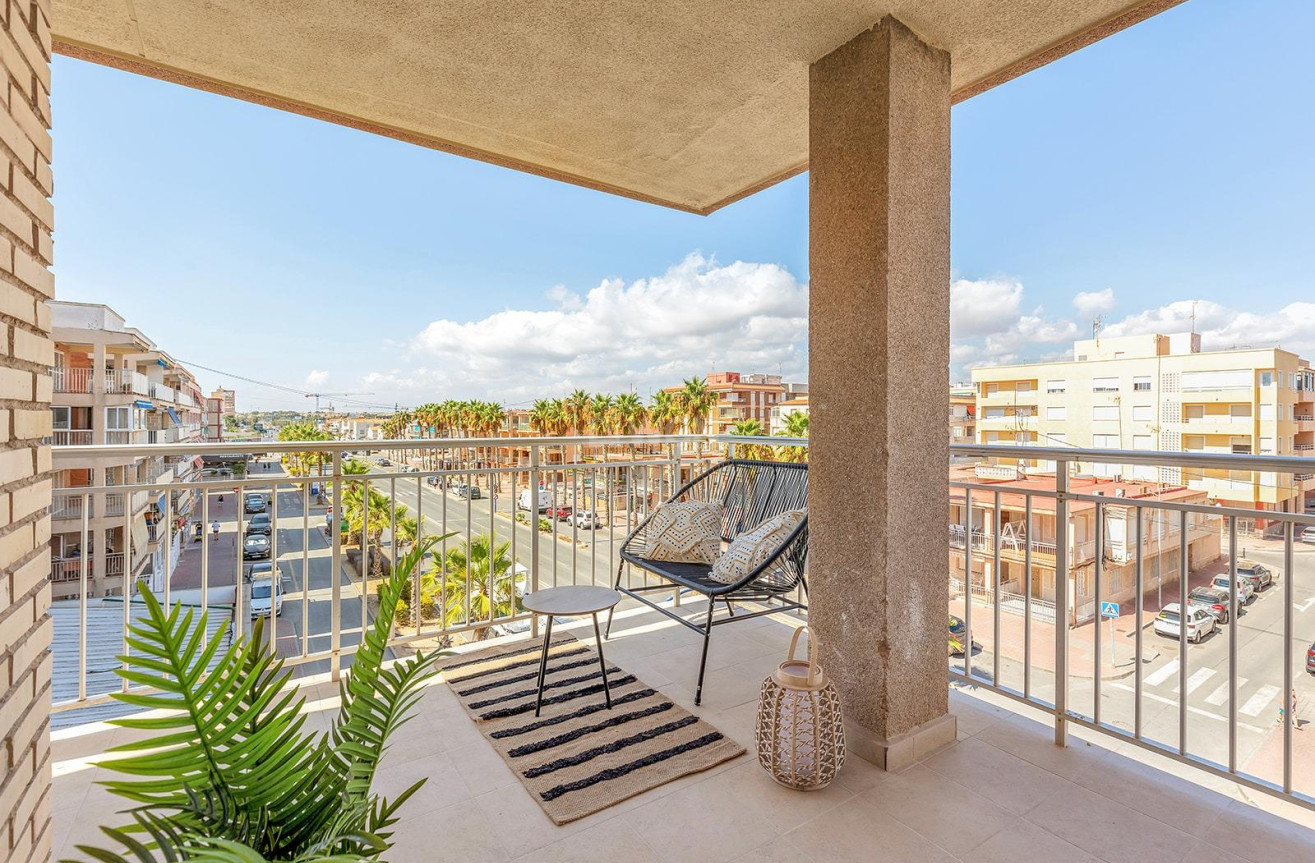 Resale - Apartment / flat - Torrevieja - Playa De Los Naufragos