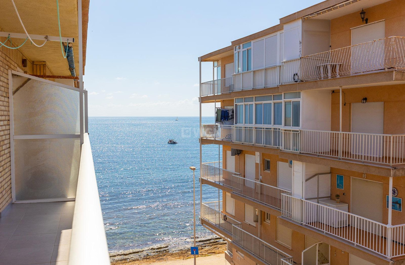 Odsprzedaż - Mieszkanie w bloku - Torrevieja - Playa De Los Naufragos