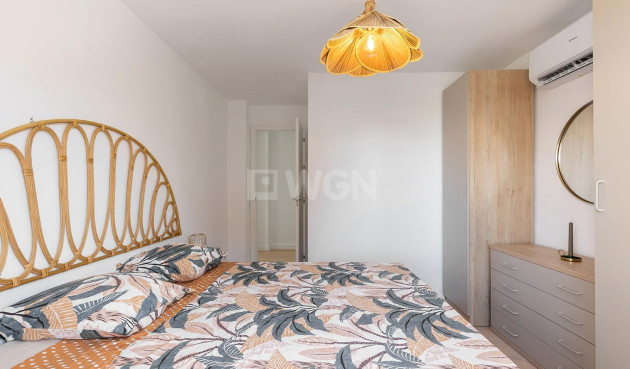 Resale - Apartment / flat - Torrevieja - Playa De Los Naufragos