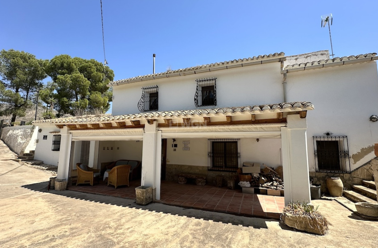 Resale - Villa - Hondón de las Nieves - Inland