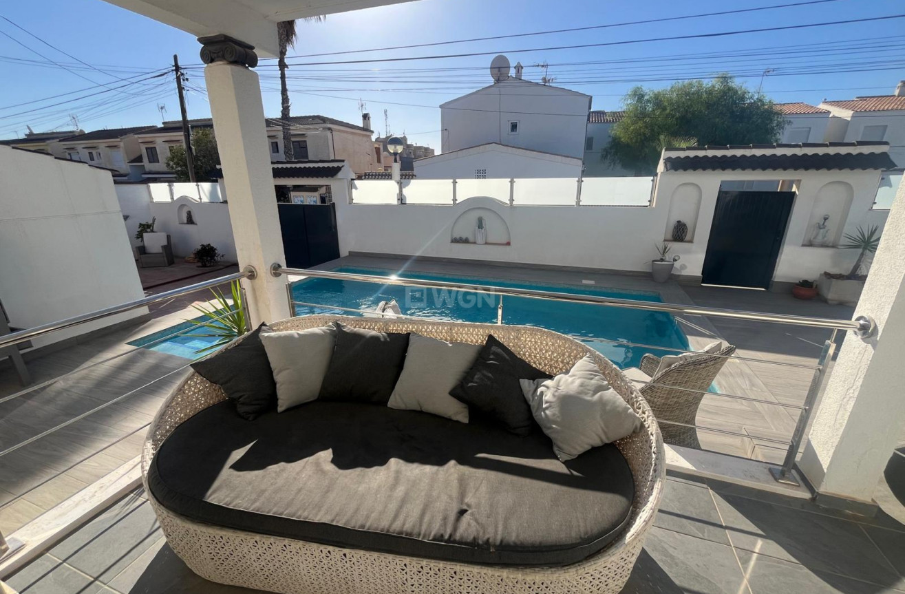 Resale - Villa - Cabo Roig - Costa Blanca