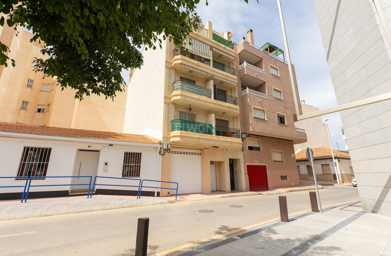 Odsprzedaż - Mieszkanie w bloku - Torrevieja - La Mata