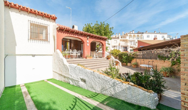 Resale - Villa - Orihuela Costa - Punta Prima