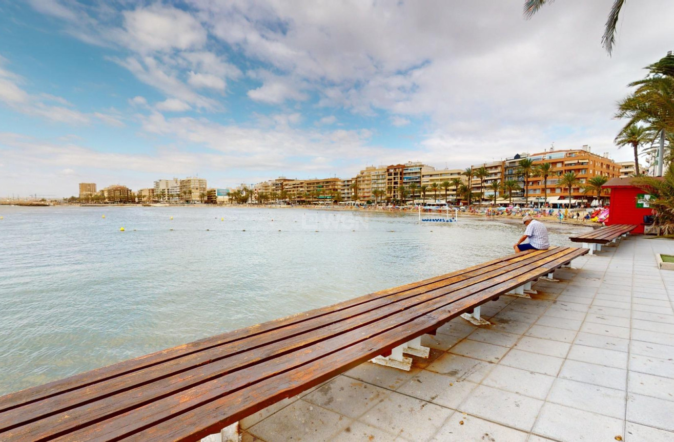 Odsprzedaż - Mieszkanie w bloku - Torrevieja - Playa del Cura