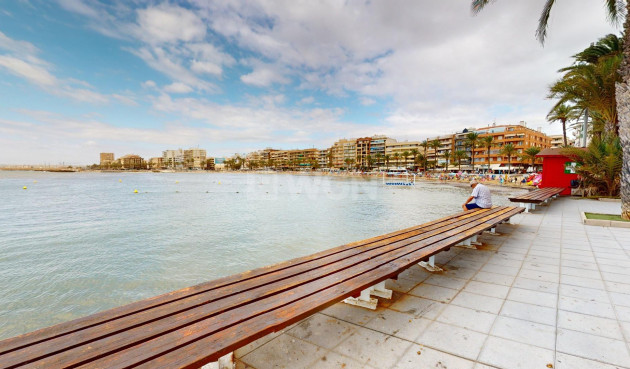 Odsprzedaż - Mieszkanie w bloku - Torrevieja - Playa del Cura