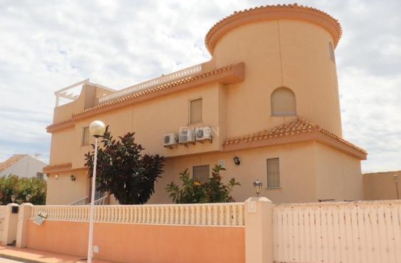 Odsprzedaż - Villa - La Manga del Mar Menor - Km 17