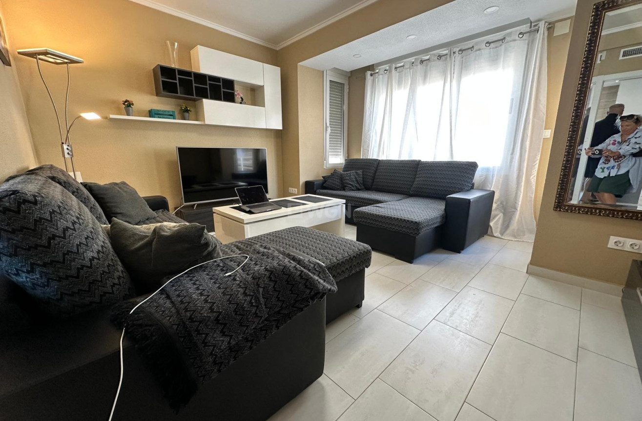 Resale - Apartment / flat - Torrevieja - Paseo Maritimo