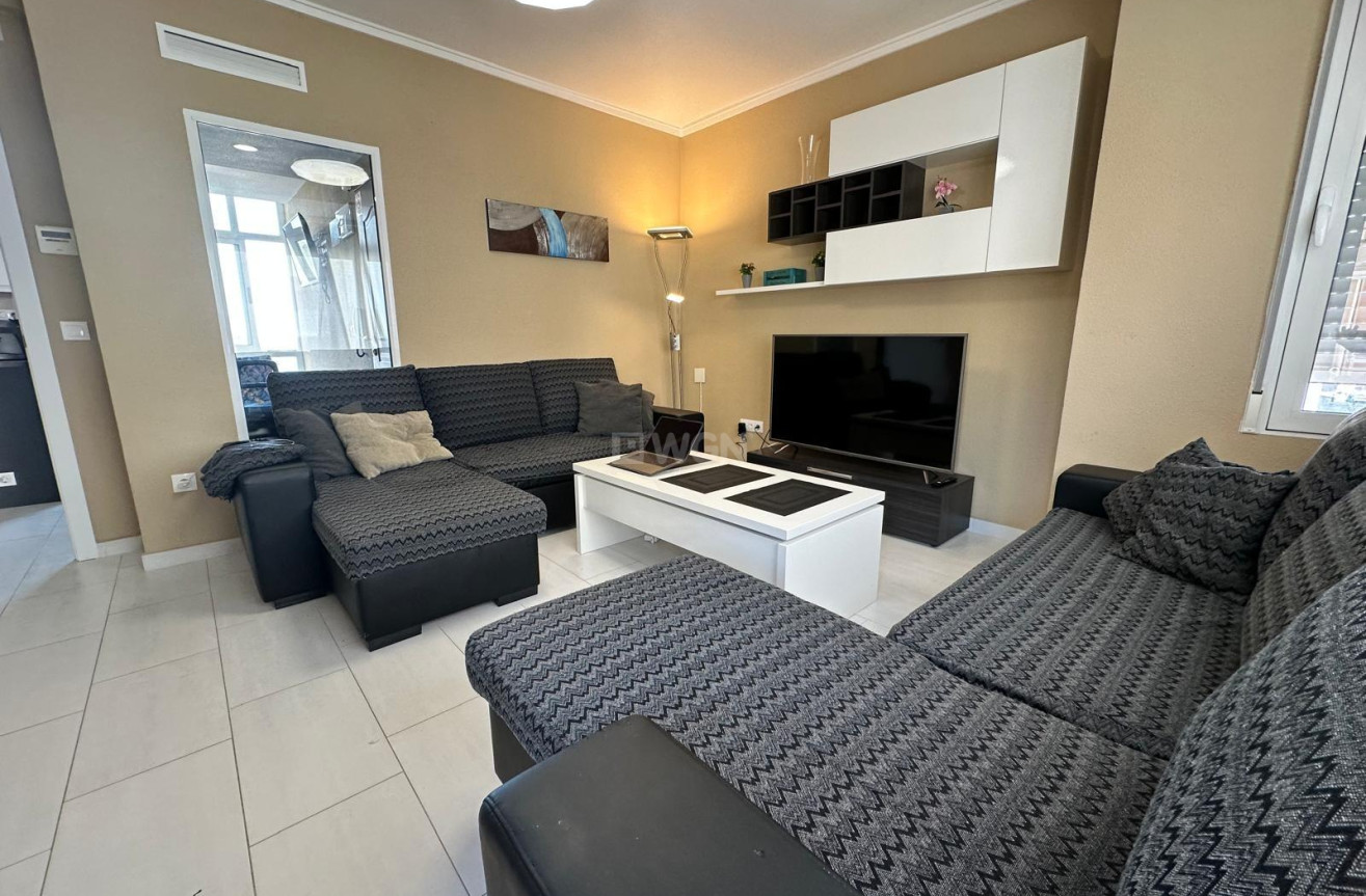 Resale - Apartment / flat - Torrevieja - Paseo Maritimo