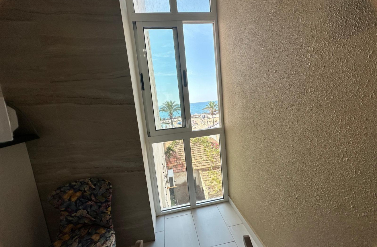 Resale - Apartment / flat - Torrevieja - Paseo Maritimo