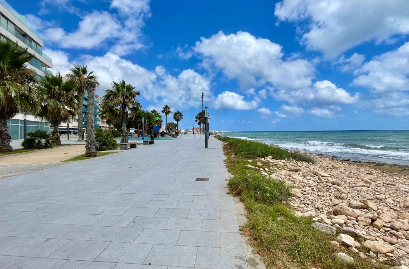 Odsprzedaż - Mieszkanie w bloku - Torrevieja - Playa del Cura