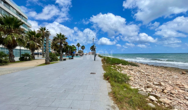 Odsprzedaż - Mieszkanie w bloku - Torrevieja - Playa del Cura