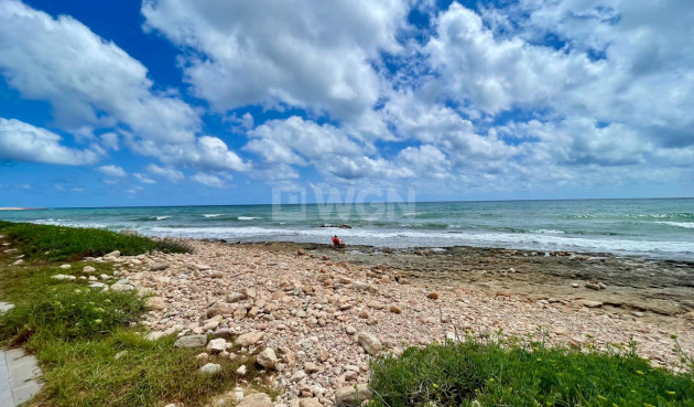 Odsprzedaż - Mieszkanie w bloku - Torrevieja - Playa del Cura