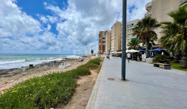 Odsprzedaż - Mieszkanie w bloku - Torrevieja - Playa del Cura