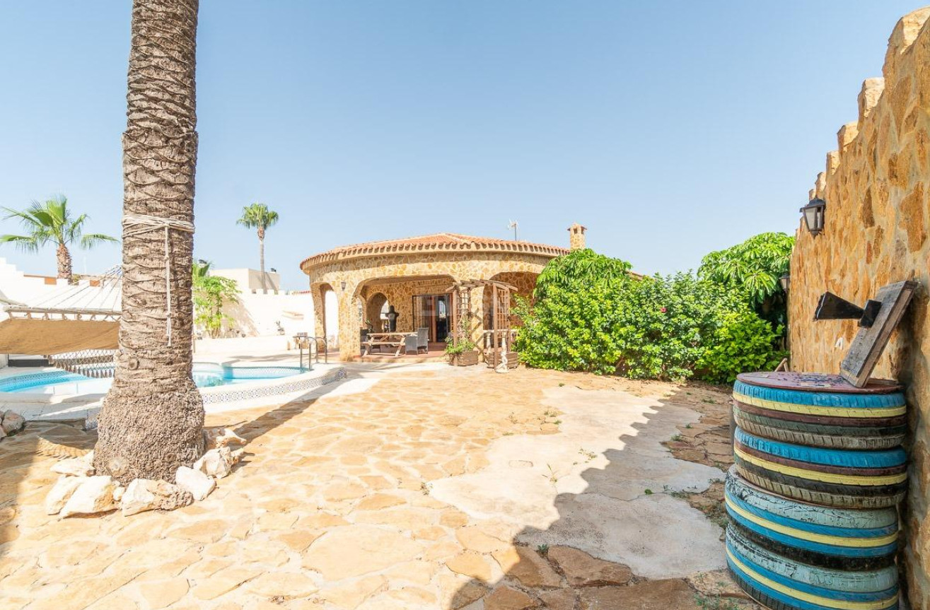 Resale - Villa - Orihuela Costa - Los Balcones