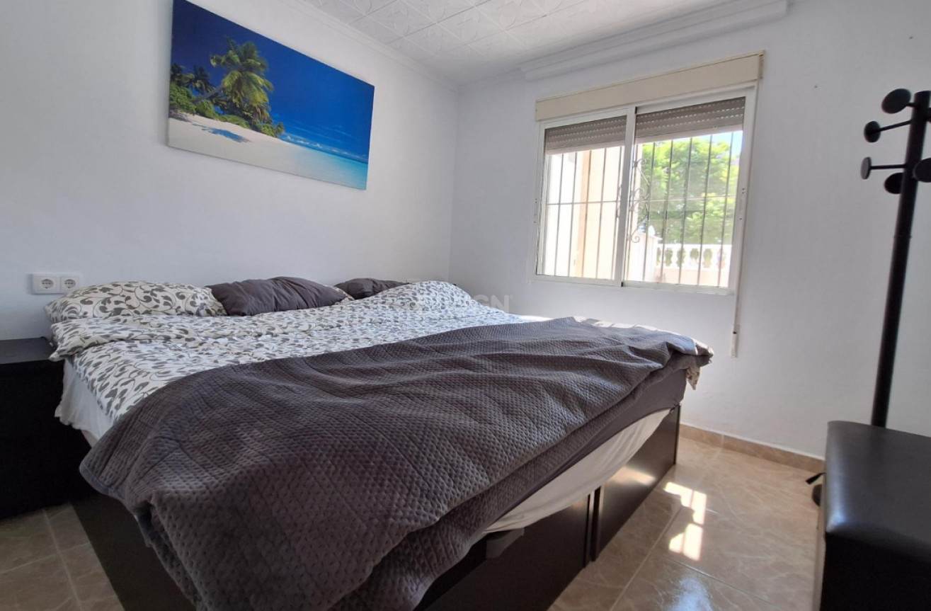 Resale - Bungalow - Torrevieja - Costa Blanca