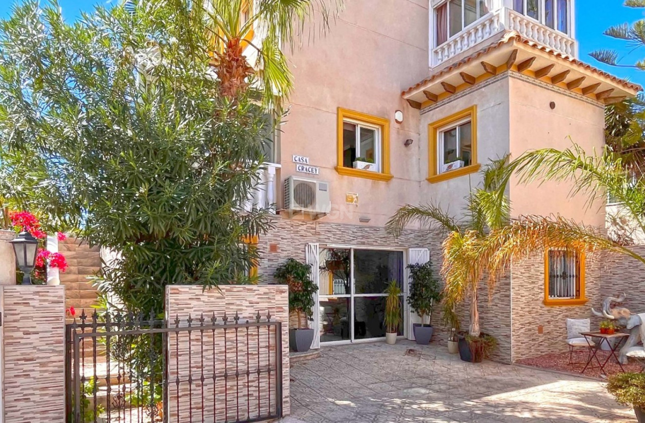 Resale - Villa - Orihuela Costa - Costa Blanca