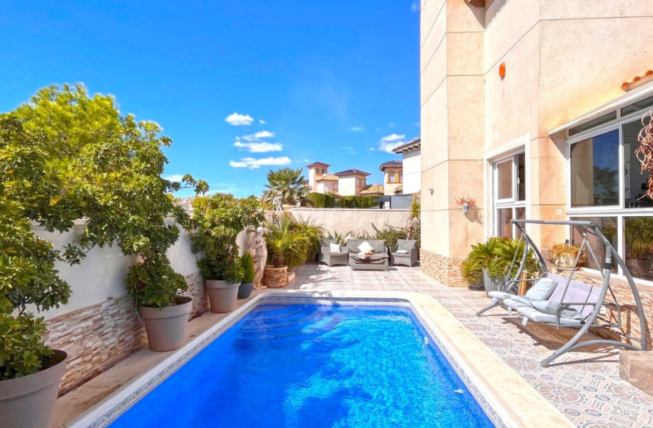 Resale - Villa - Orihuela Costa - Costa Blanca