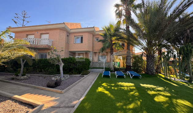 Odsprzedaż - Villa - La Manga del Mar Menor - Costa Calida