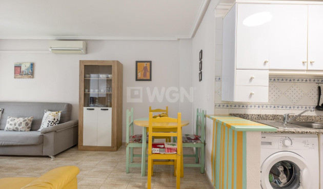 Resale - Apartment / flat - Torrevieja - Estacion De Autobuses