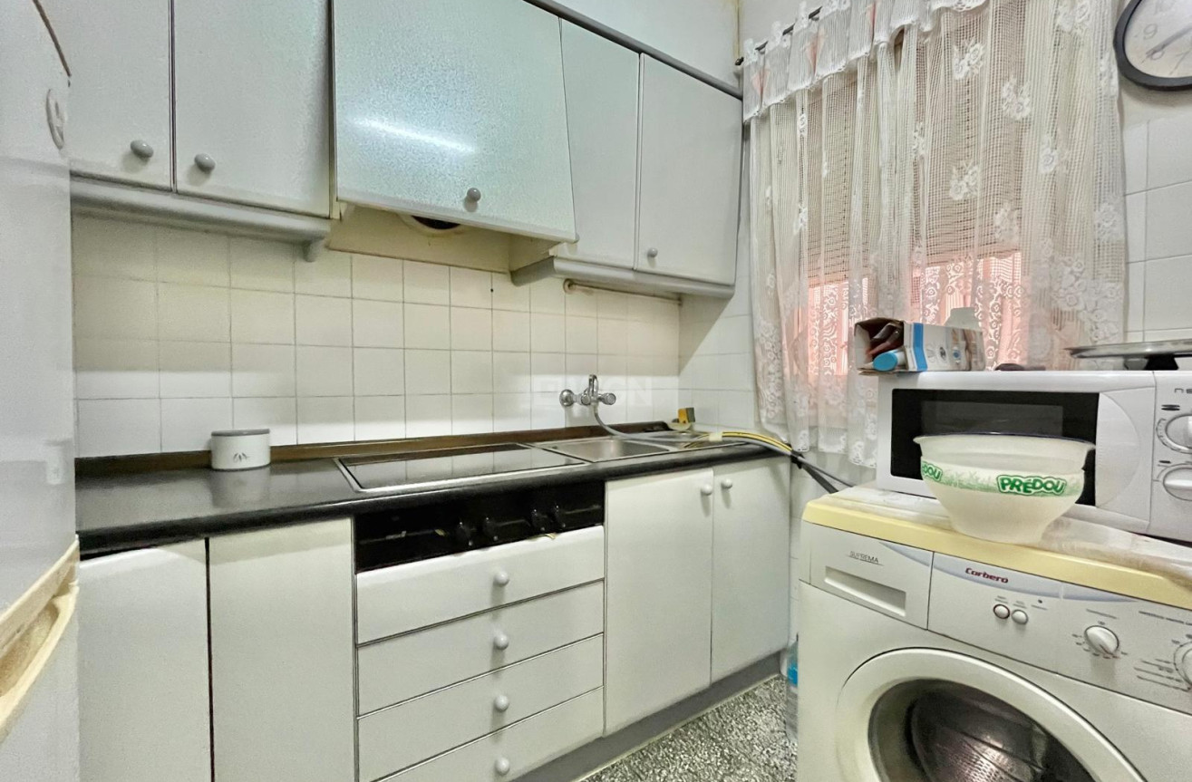 Resale - Apartment / flat - Torrevieja - Estacion De Autobuses