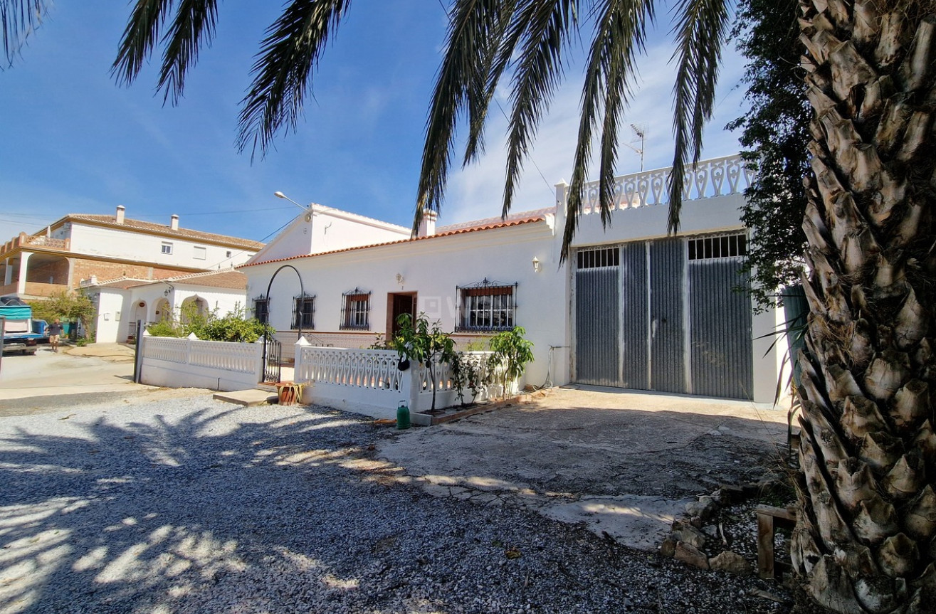 Resale - Villa - Alcaucín - Inland