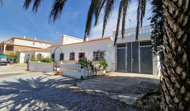 Resale - Villa - Alcaucín - Inland