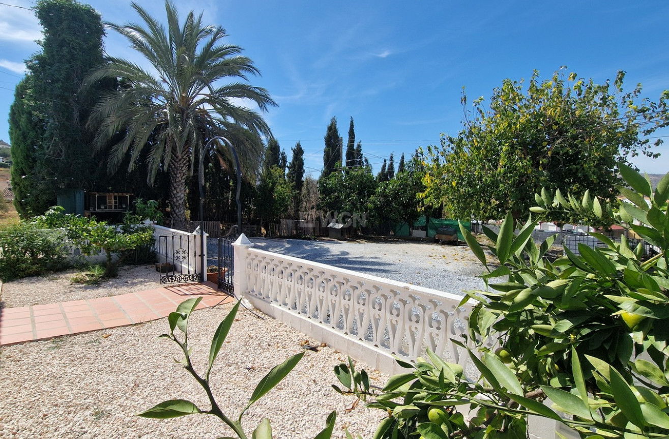 Resale - Villa - Alcaucín - Inland