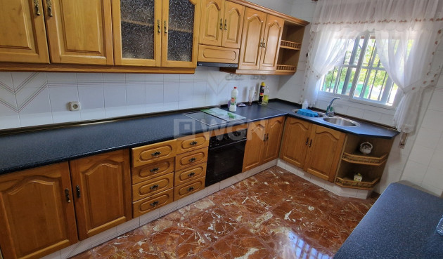 Resale - Villa - Alcaucín - Inland