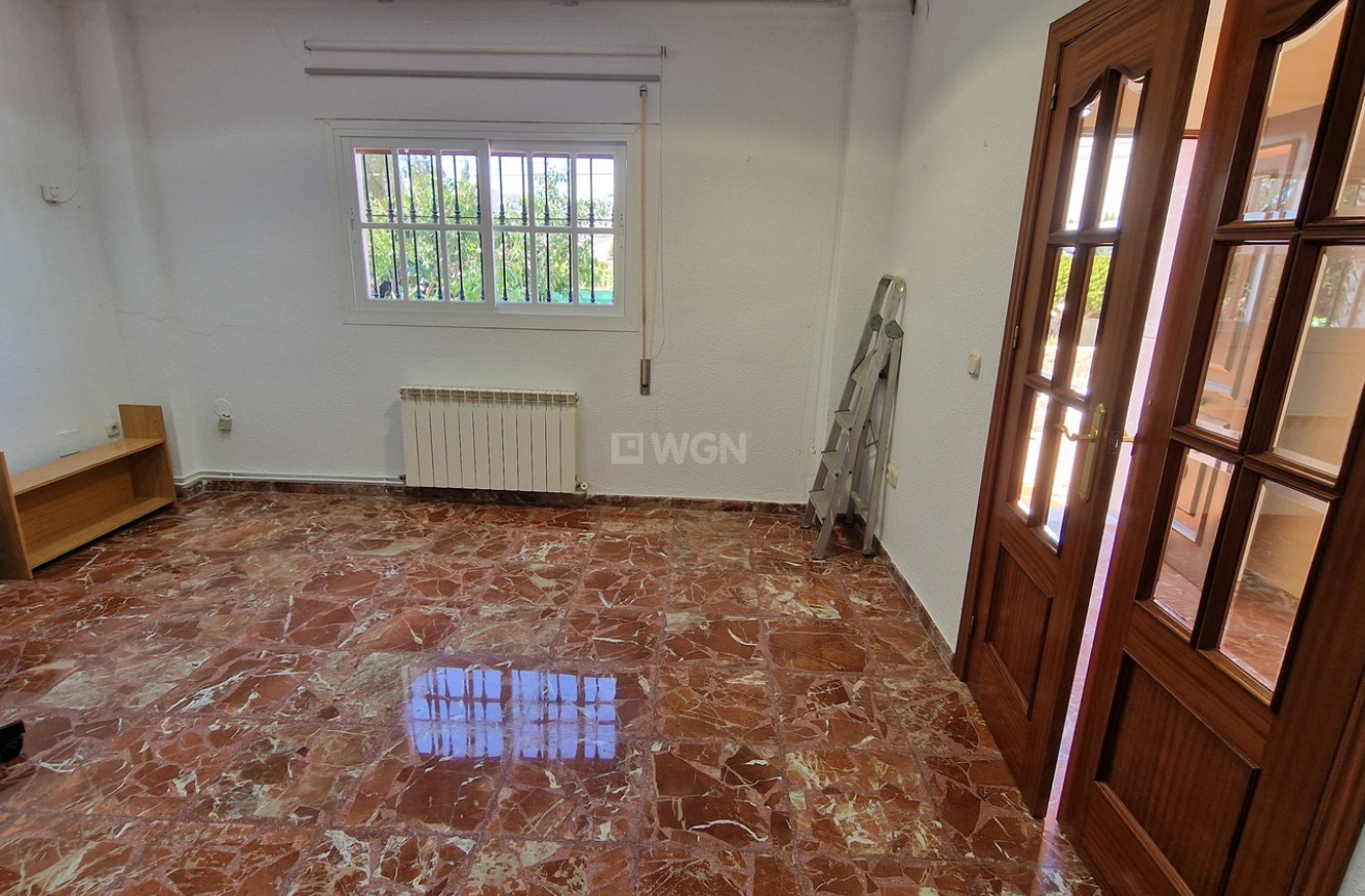 Resale - Villa - Alcaucín - Inland