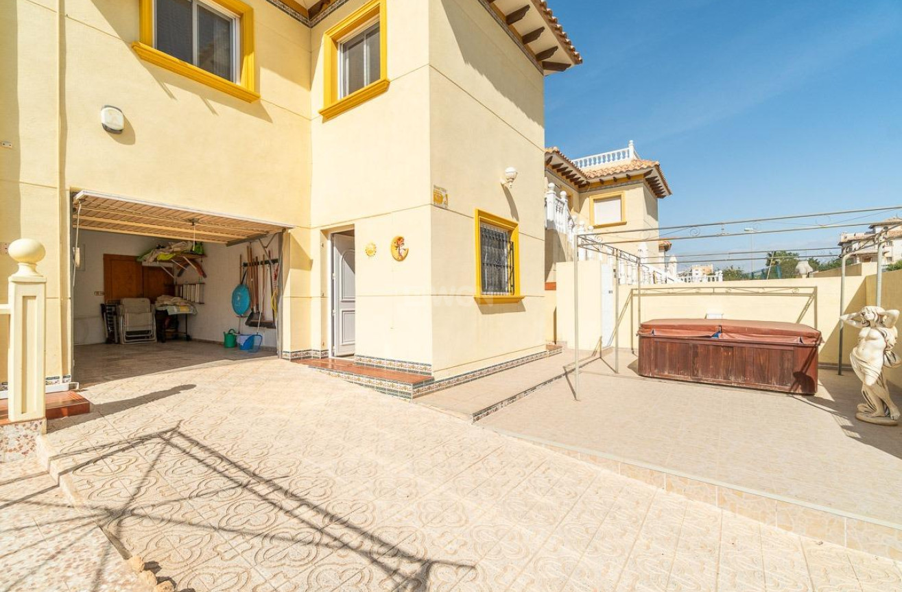 Odsprzedaż - Villa - Orihuela Costa - La Zenia