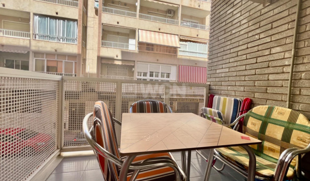 Resale - Apartment / flat - Torrevieja - Playa de los Locos