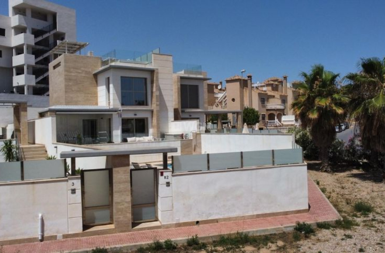 Resale - Villa - Orihuela Costa - Costa Blanca