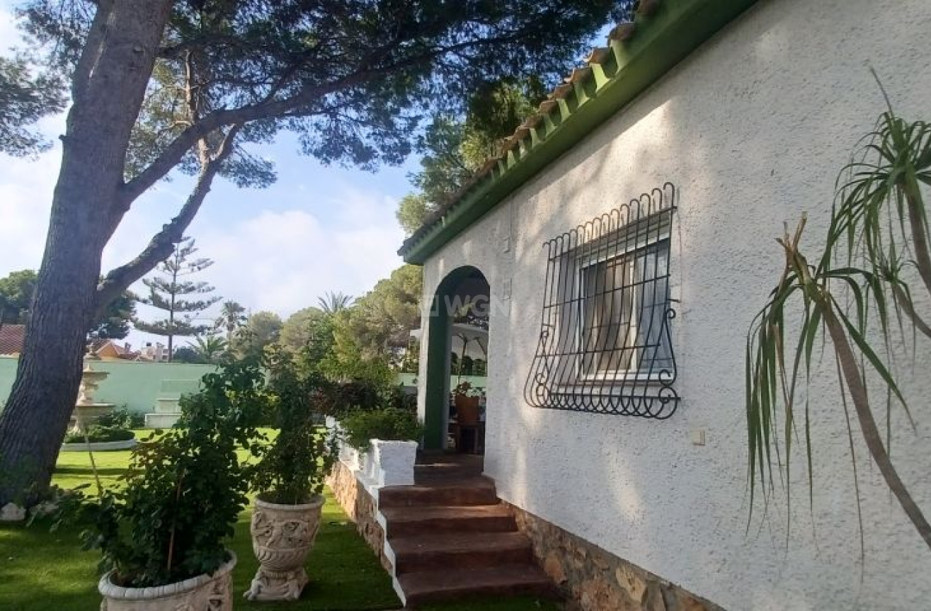 Resale - Villa - Orihuela Costa - Costa Blanca