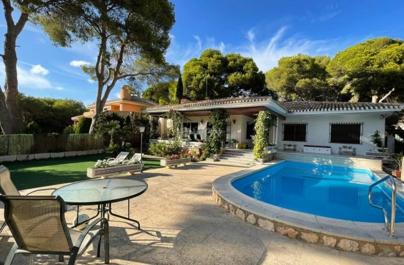 Odsprzedaż - Villa - Campoamor - Costa Blanca