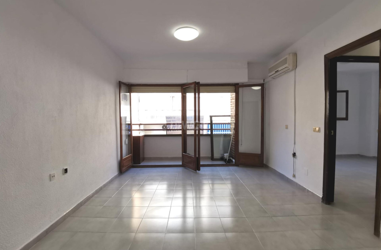 Resale - Apartment / flat - Torrevieja - Estacion De Autobuses