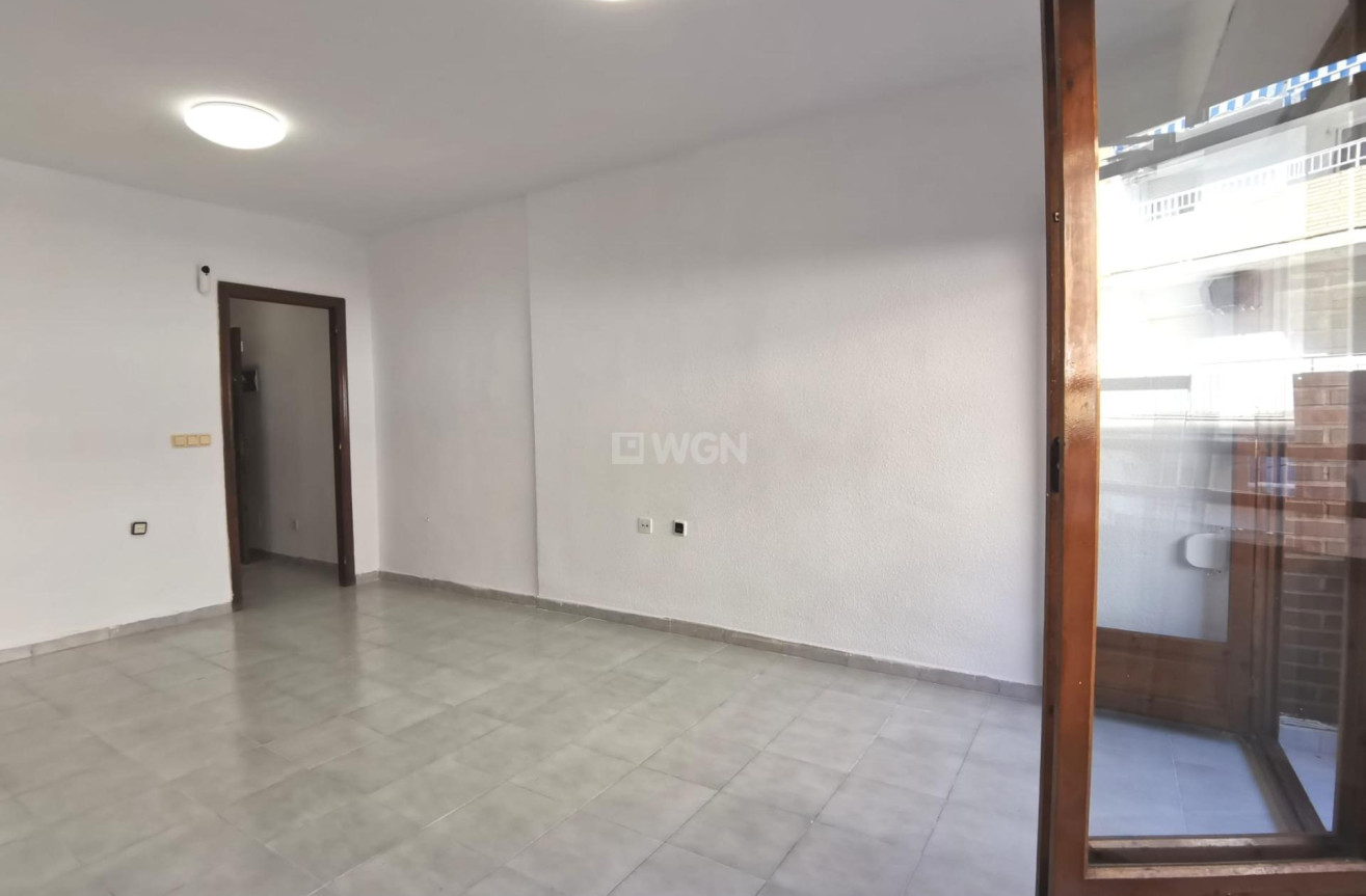 Resale - Apartment / flat - Torrevieja - Estacion De Autobuses