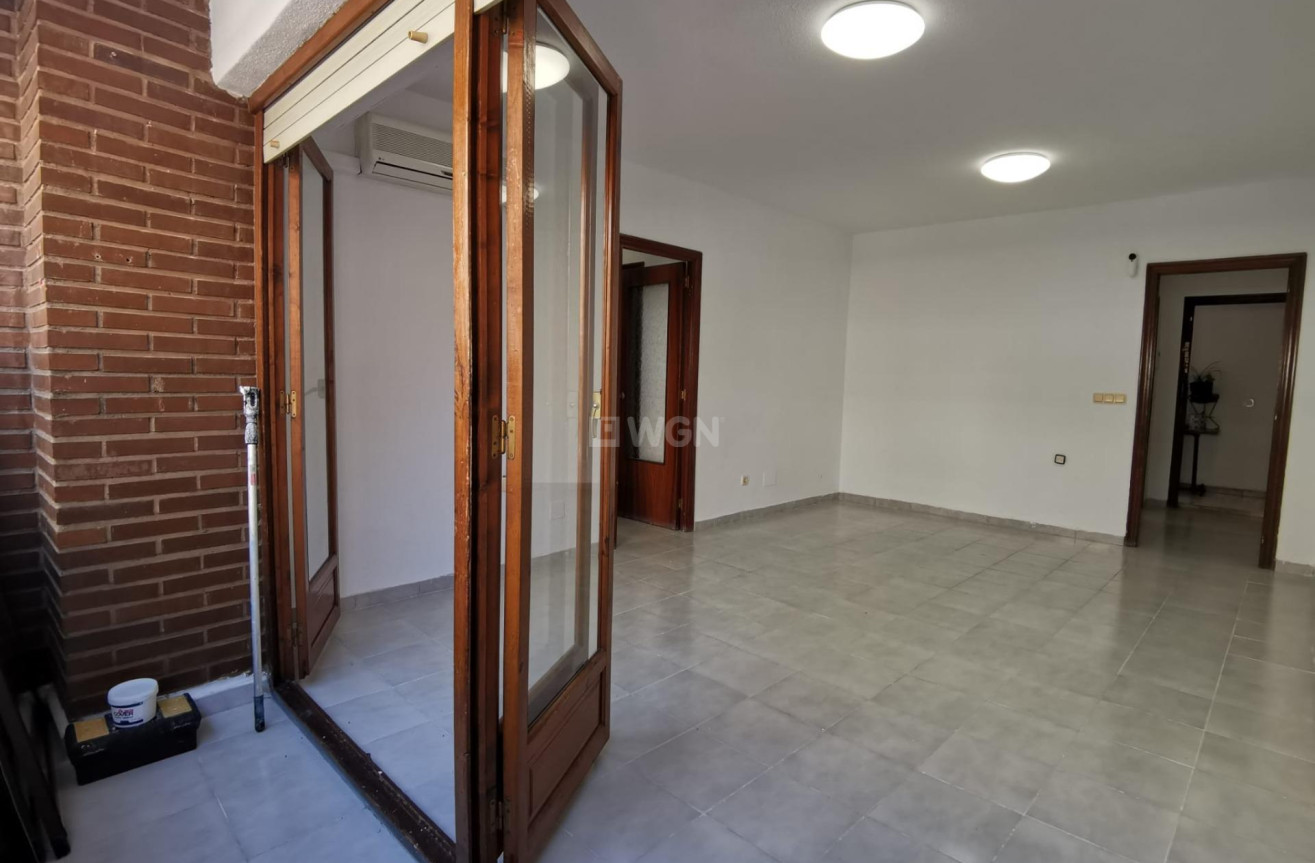 Resale - Apartment / flat - Torrevieja - Estacion De Autobuses