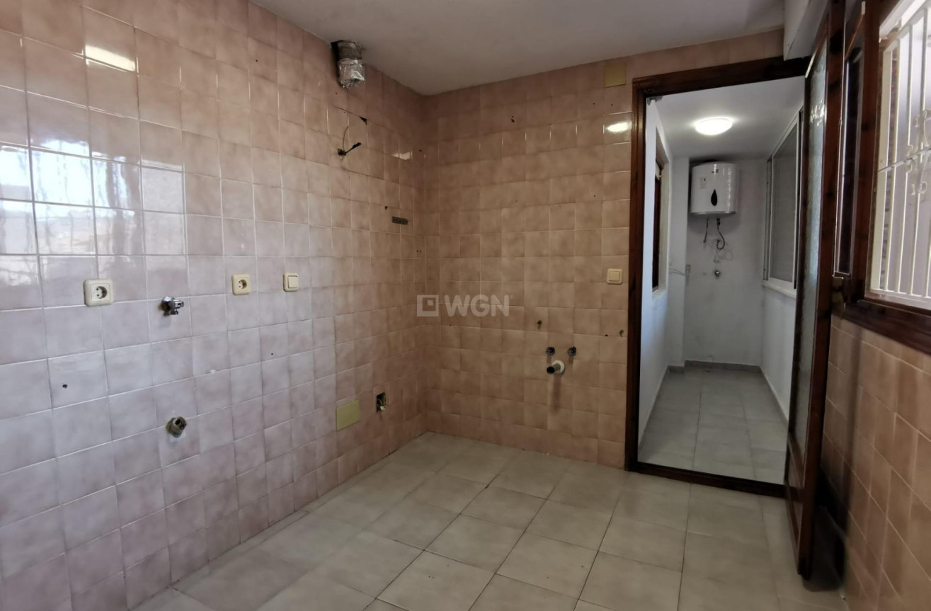 Resale - Apartment / flat - Torrevieja - Estacion De Autobuses