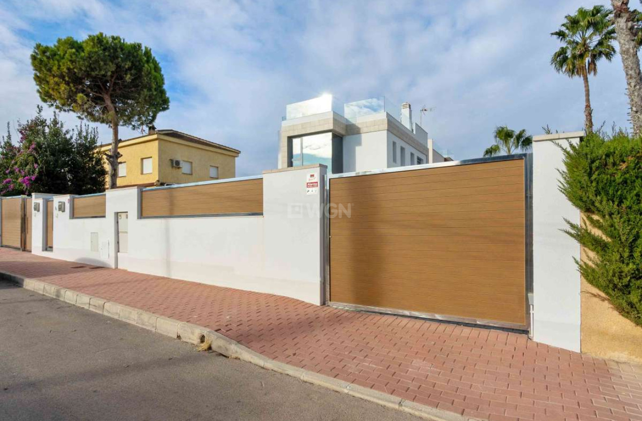 Odsprzedaż - Villa - Los Balcones - Costa Blanca