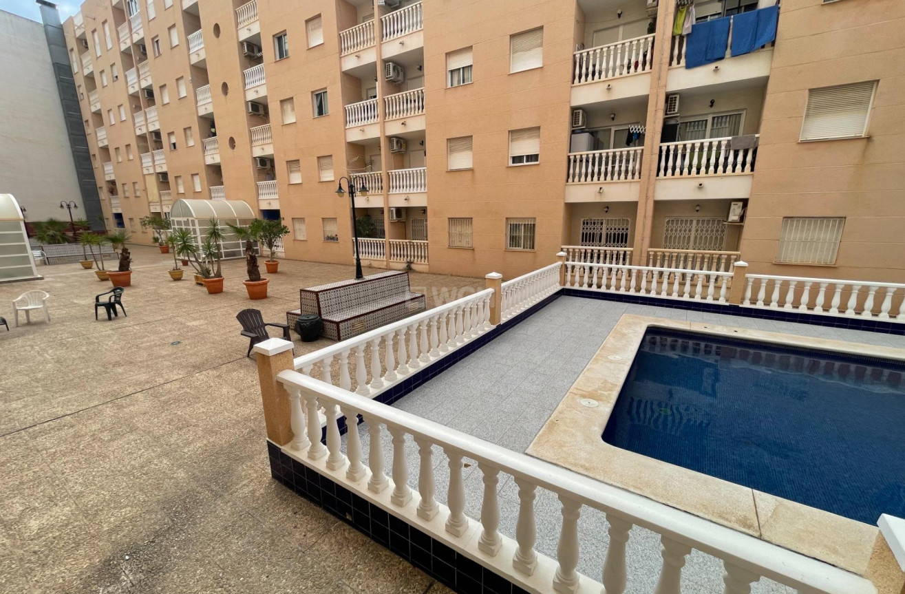 Resale - Apartment / flat - Torrevieja - Estacion De Autobuses