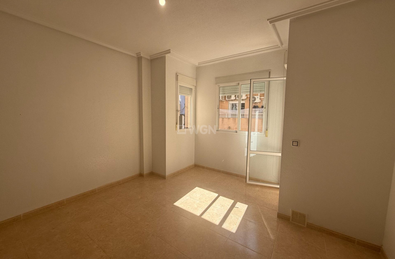 Resale - Apartment / flat - Torrevieja - Centro