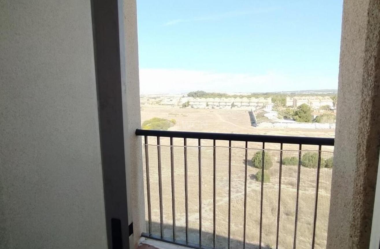 Resale - Apartment Penthouse - Torrevieja - La Mata