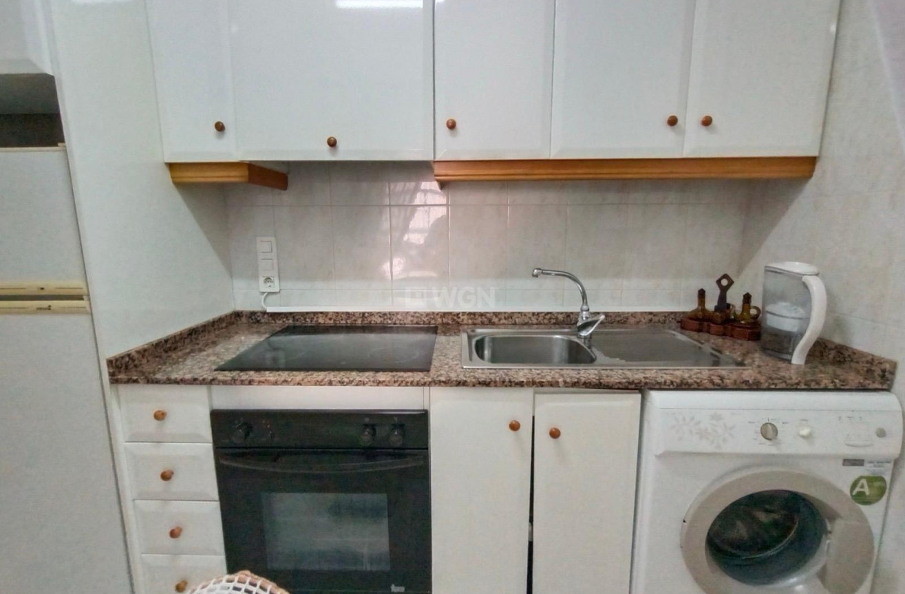 Resale - Apartment / flat - Torrevieja - Estacion De Autobuses